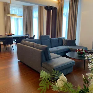 Apartment Botanique Airbnb,, Antwerpen